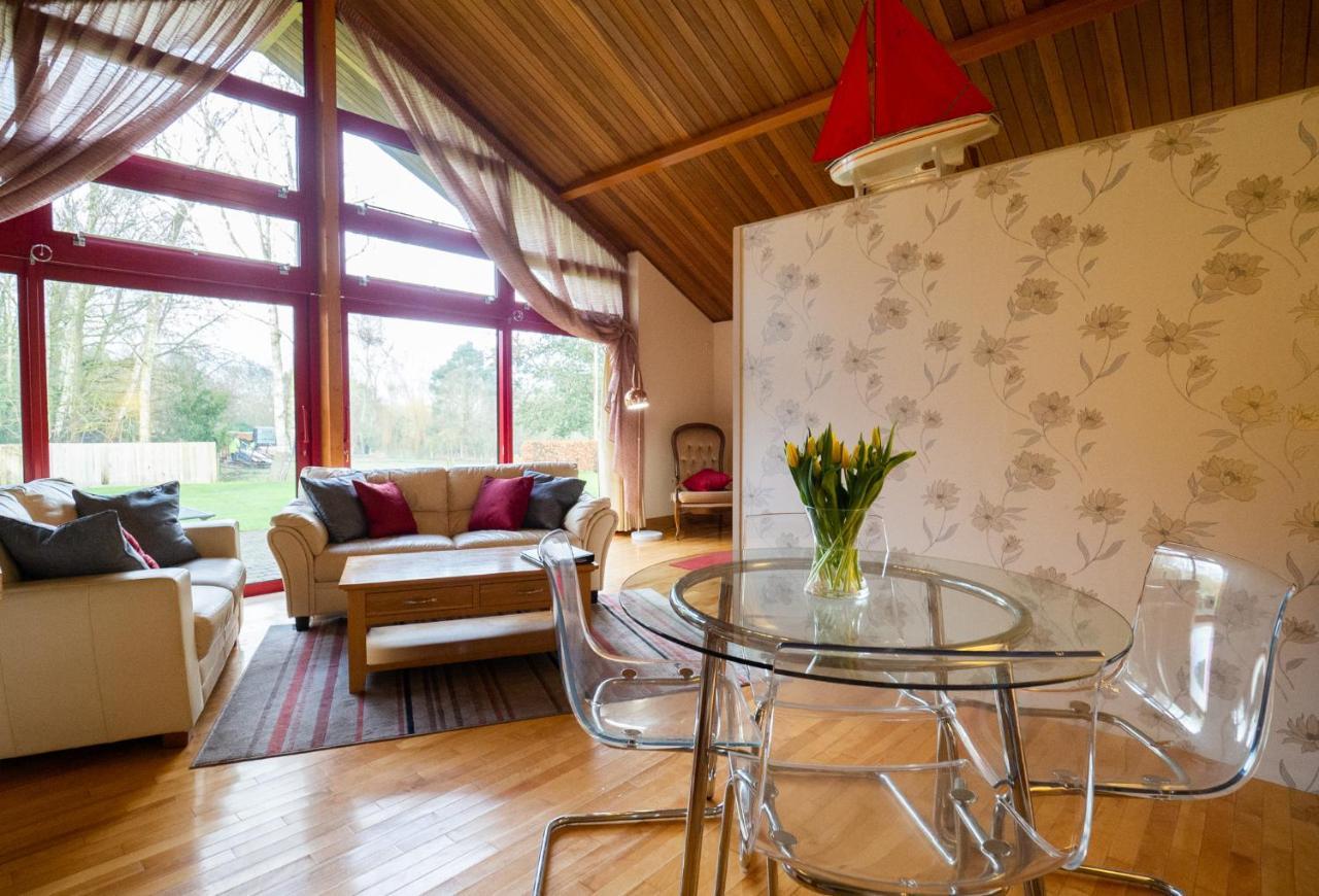 Surlingham Lodge Studio Large Family Cottage NWI Extérieur photo