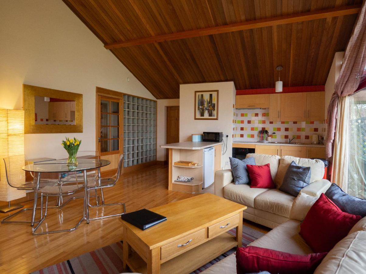 Surlingham Lodge Studio Large Family Cottage NWI Extérieur photo