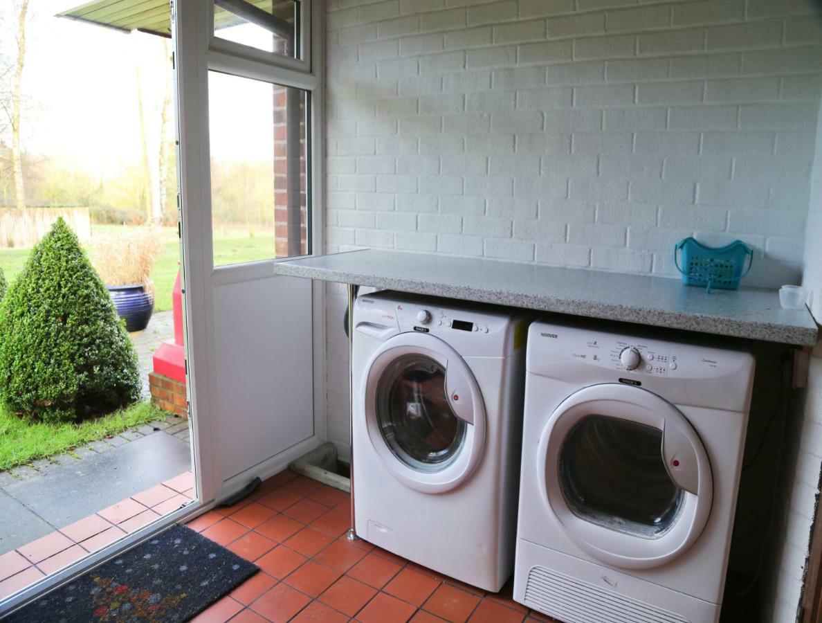 Surlingham Lodge Studio Large Family Cottage NWI Extérieur photo